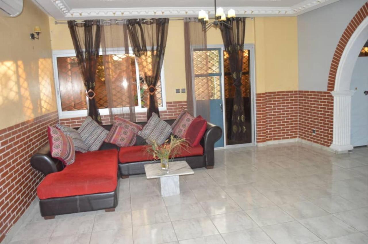 Residence Hoteliere Borel Denver Douala Bagian luar foto