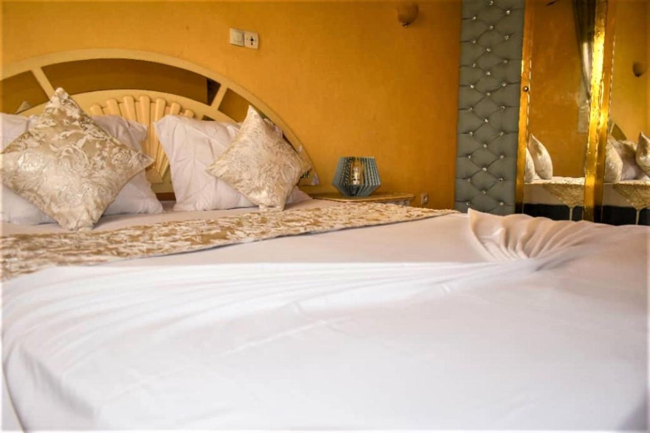 Residence Hoteliere Borel Denver Douala Bagian luar foto