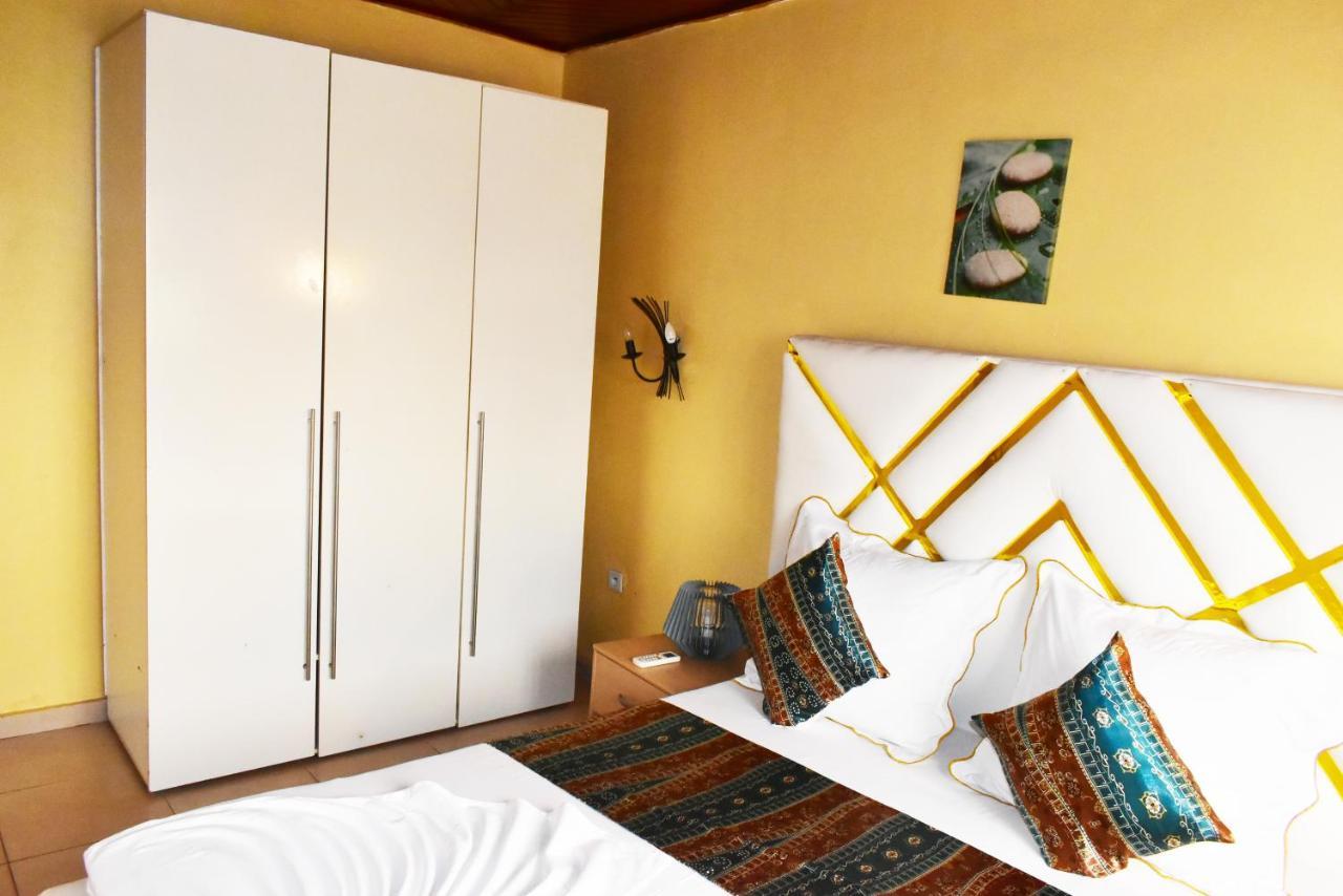 Residence Hoteliere Borel Denver Douala Bagian luar foto