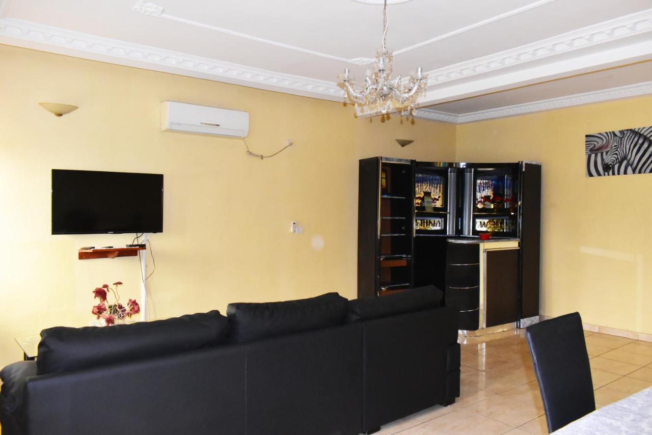 Residence Hoteliere Borel Denver Douala Bagian luar foto