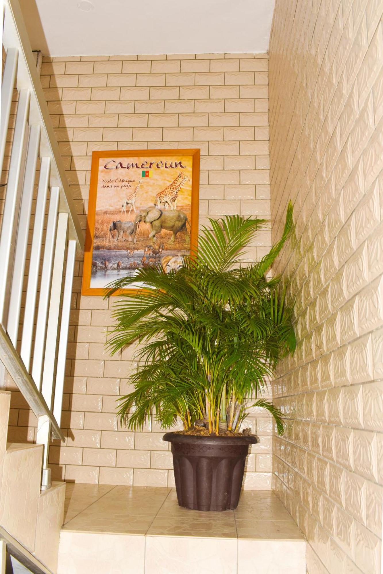 Residence Hoteliere Borel Denver Douala Bagian luar foto